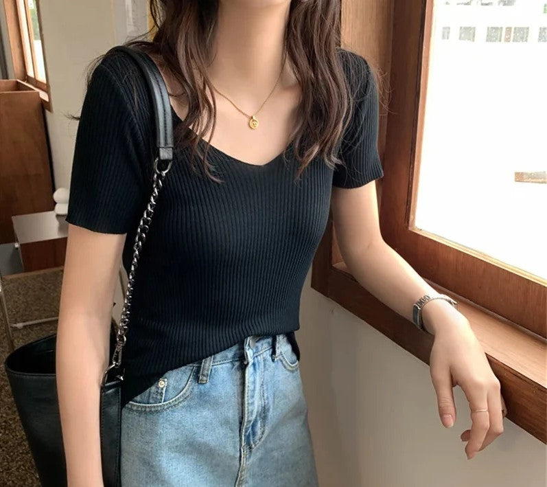 BLACK CASUAL SLIM KNIT V-NECK SHIRT