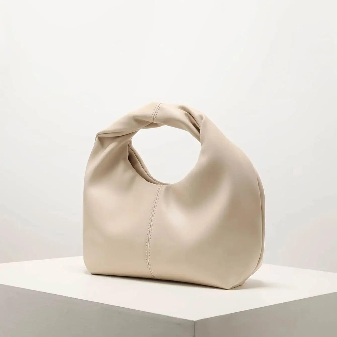 CHIC TWIST CREAM SQUARE BAG