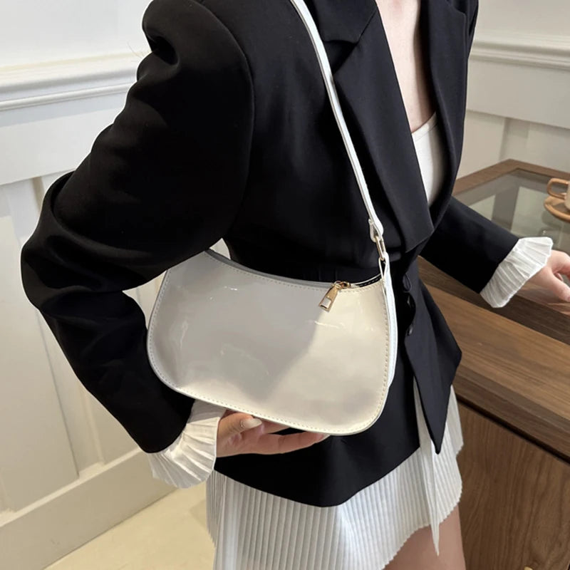 VINTAGE LEATHER WHITE SHOULDER BAG