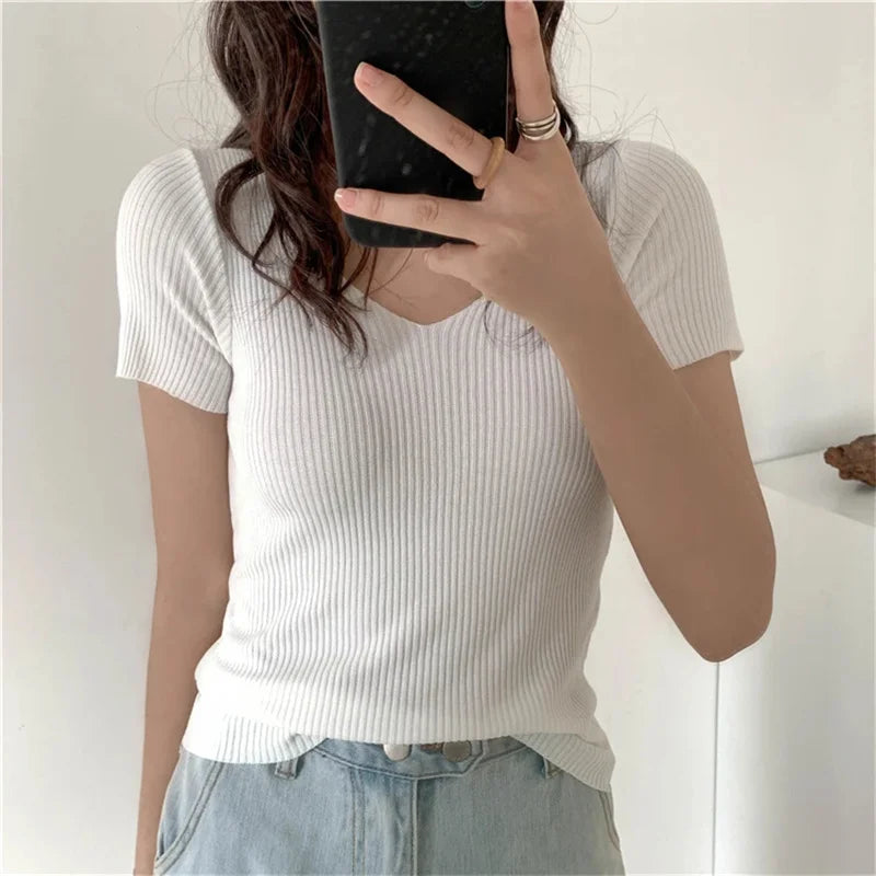 WHITE CASUAL SLIM KNIT V-NECK SHIRT