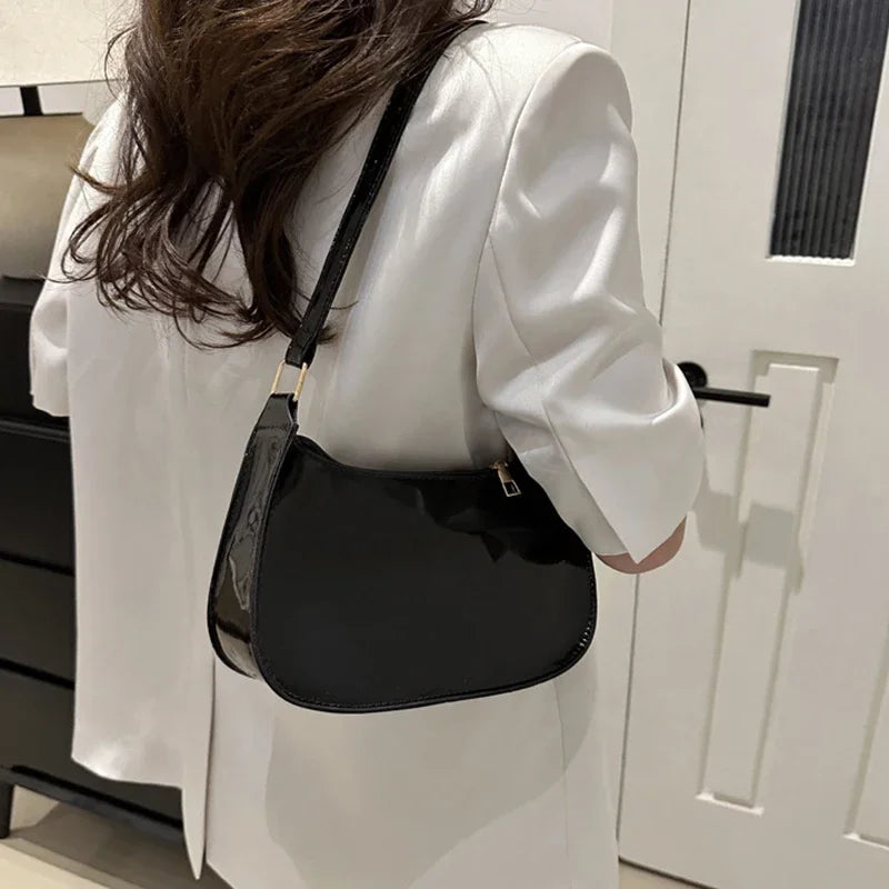 VINTAGE LEATHER BLACK SHOULDER BAG