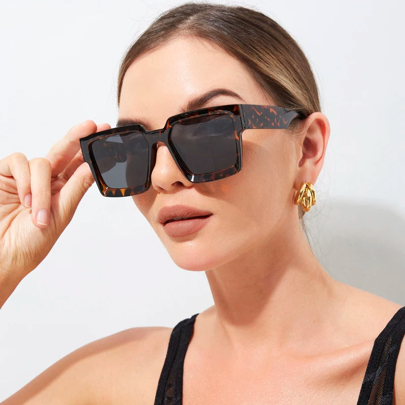 CLASSIC SQUARE LEOPARD SUNGLASSES