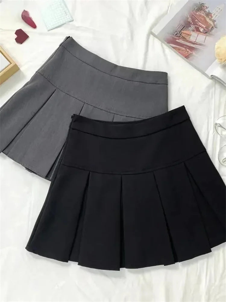 BLACK VINTAGE PLEATED MINI SKIRT