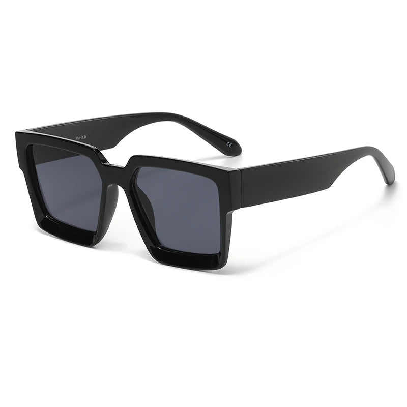 CLASSIC SQUARE BLACK SUNGLASSES