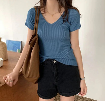 BLUE CASUAL SLIM KNIT V-NECK SHIRT