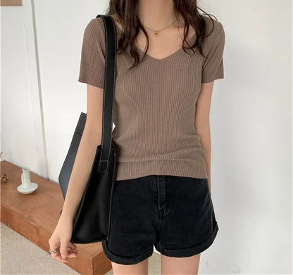 KHAKI CASUAL SLIM KNIT V-NECK SHIRT