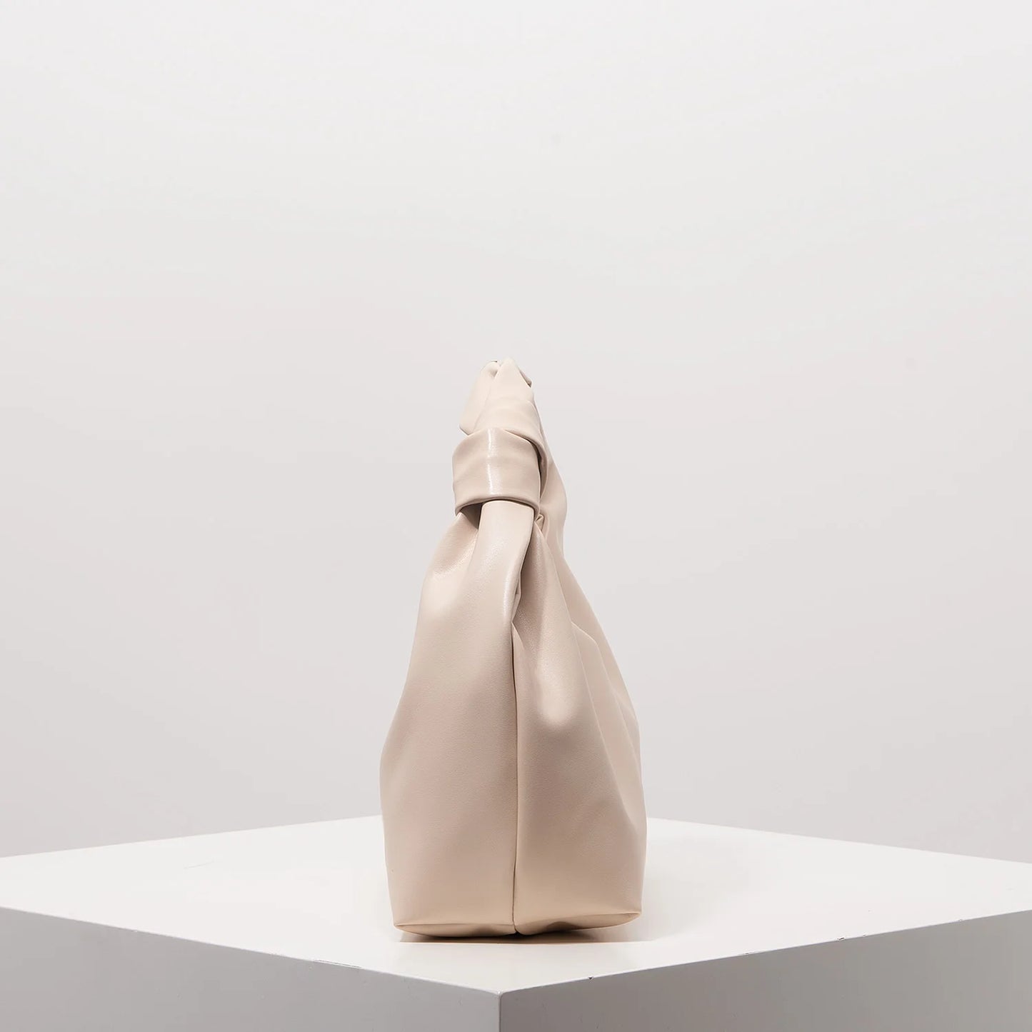 CHIC TWIST SQUARE BAG