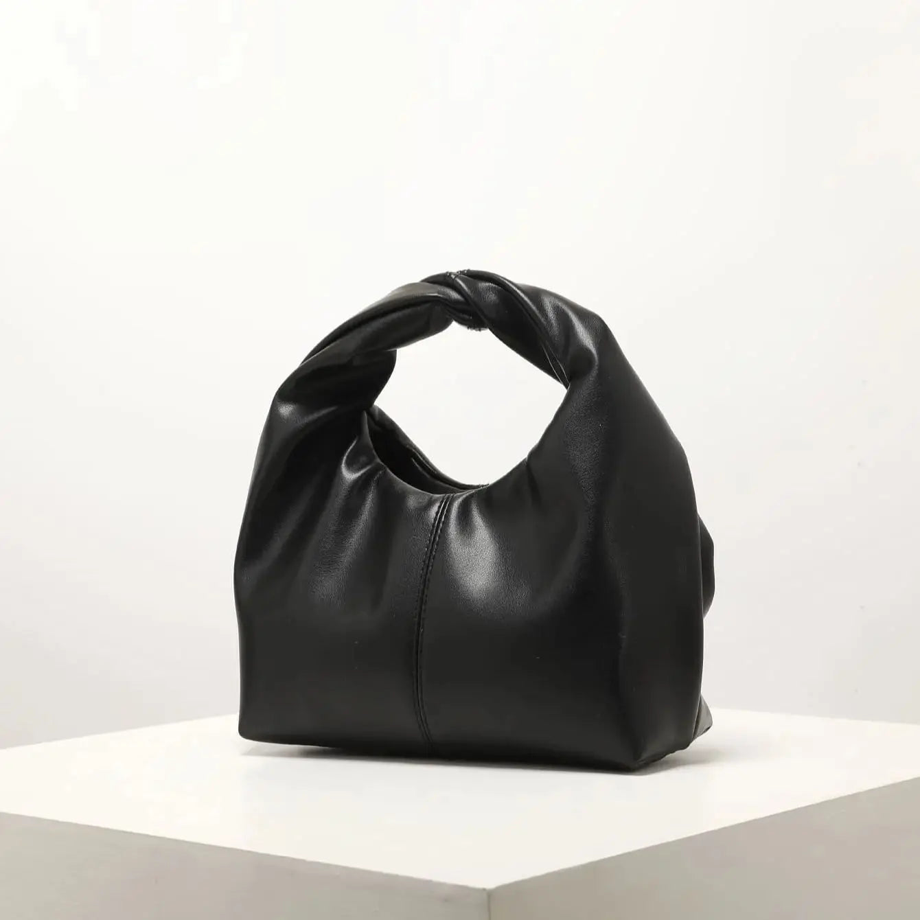 CHIC TWIST BLACK SQUARE BAG