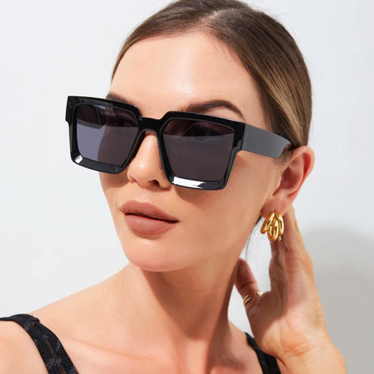 CLASSIC SQUARE BLACK SUNGLASSES