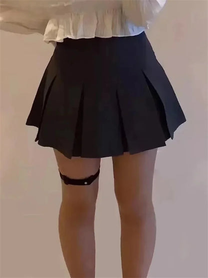 BLACK VINTAGE PLEATED MINI SKIRT