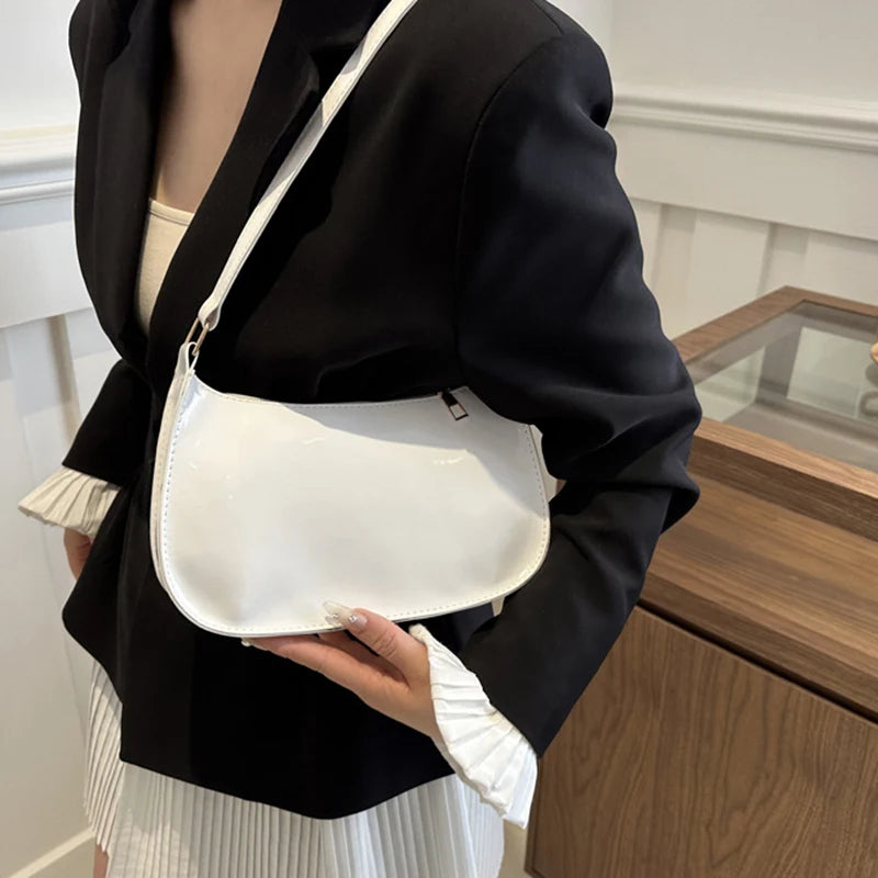 VINTAGE LEATHER WHITE SHOULDER BAG