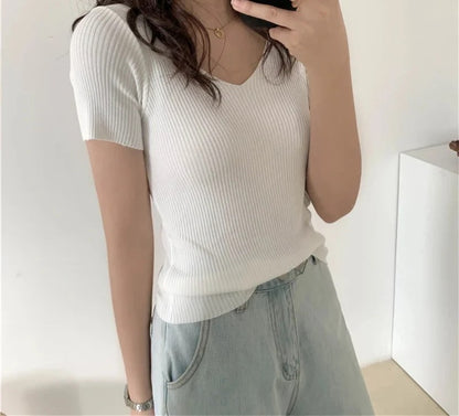 WHITE CASUAL SLIM KNIT V-NECK SHIRT